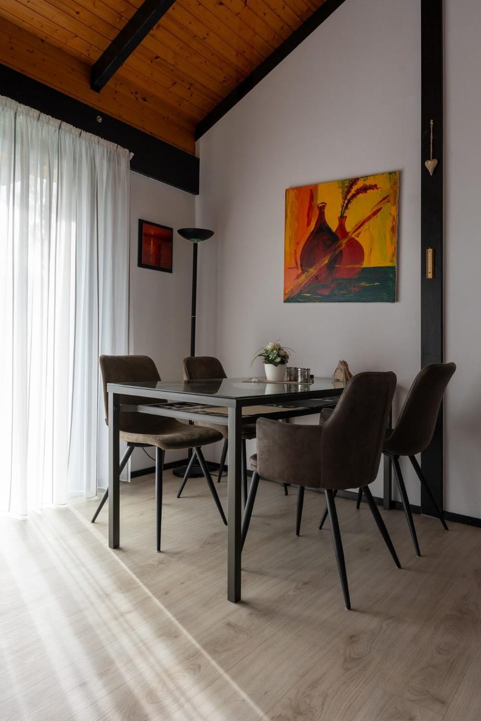 Living room, Seating area, Dining area