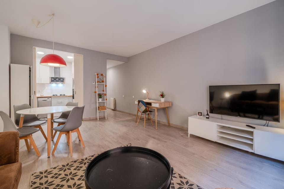 Communal lounge/ TV room, TV and multimedia, Seating area, Dining area, Evening entertainment