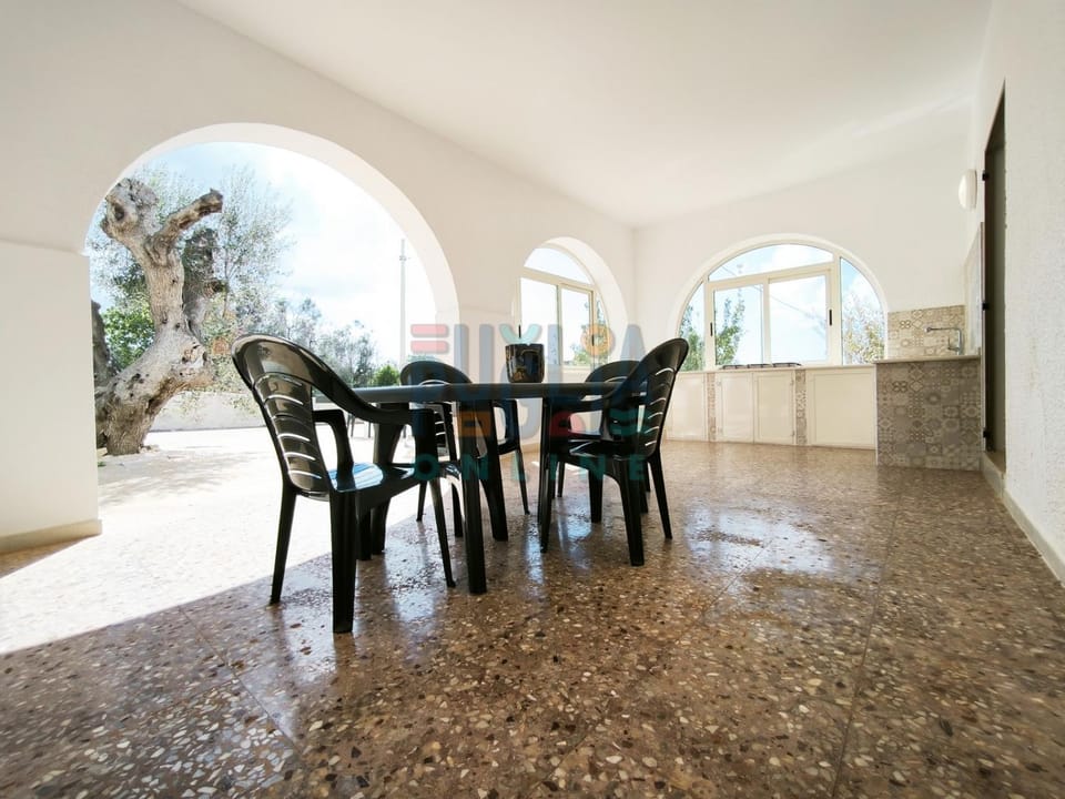 Patio, Living room, Seating area, Dining area
