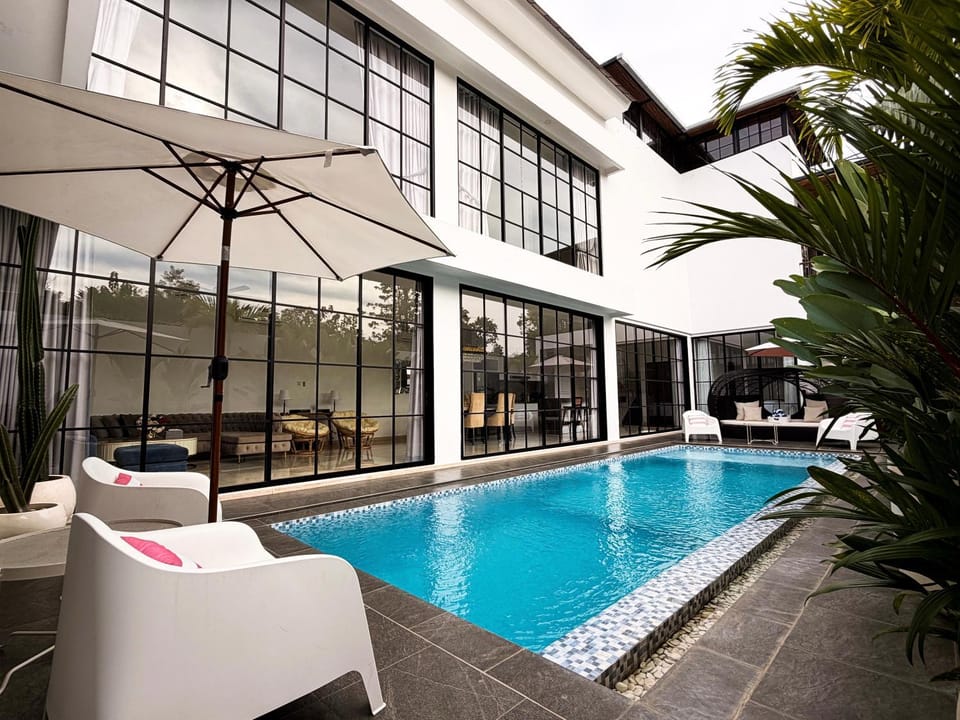 Property building, Swimming pool