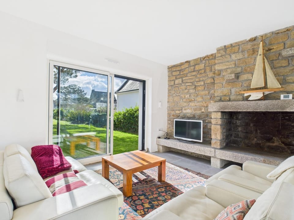 Communal lounge/ TV room, Living room