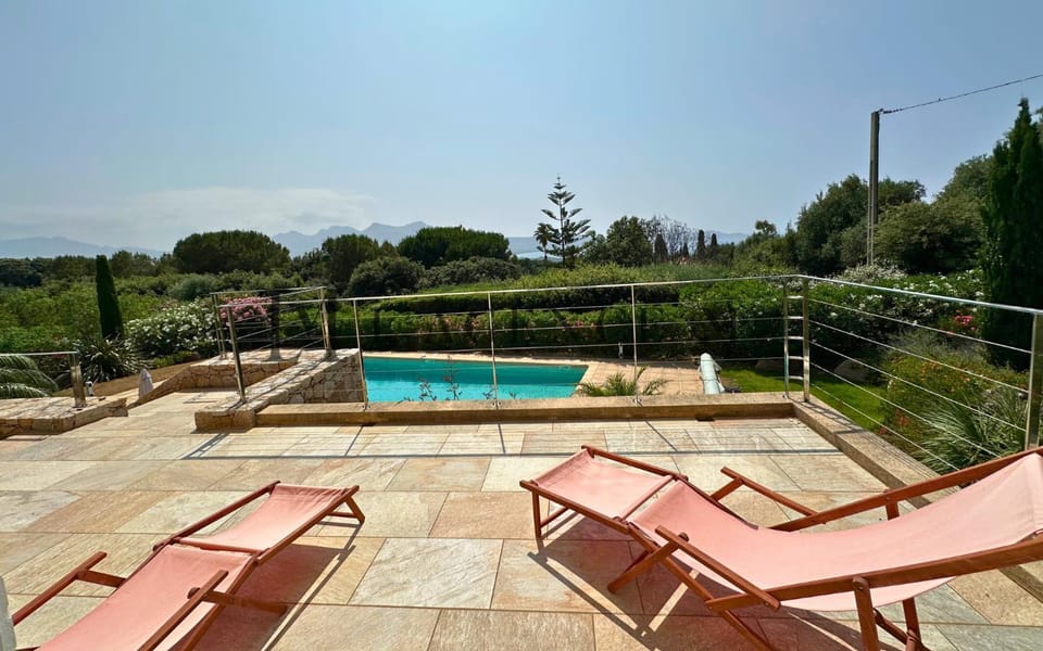 Villa 13 oliviers - Piscine XXL, parc arboré et coucher de soleil House in Lumio