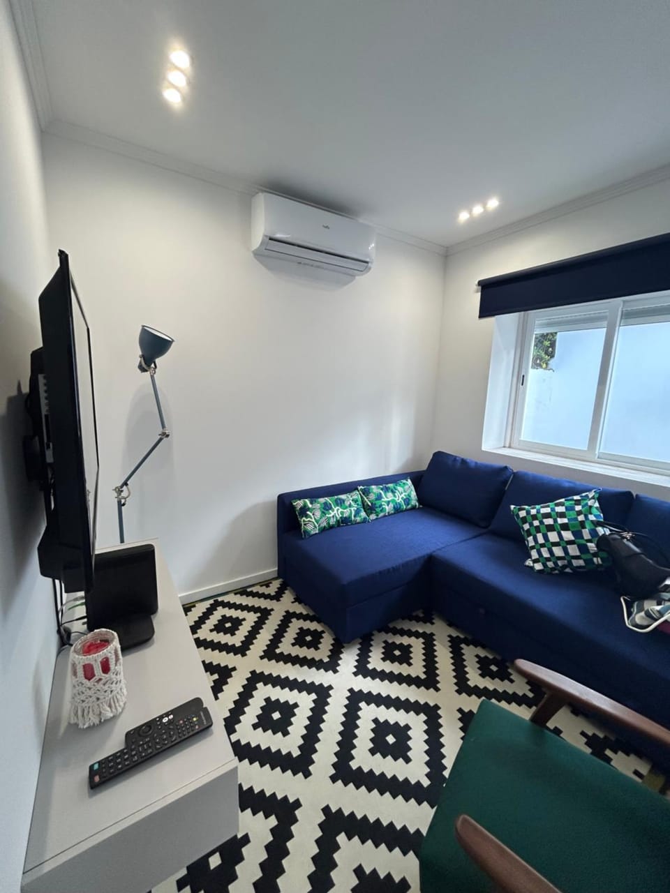 Communal lounge/ TV room, TV and multimedia, Living room, air conditioner