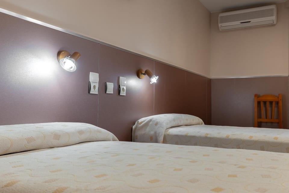 Pensión Discoves Bed and Breakfast in Aragon