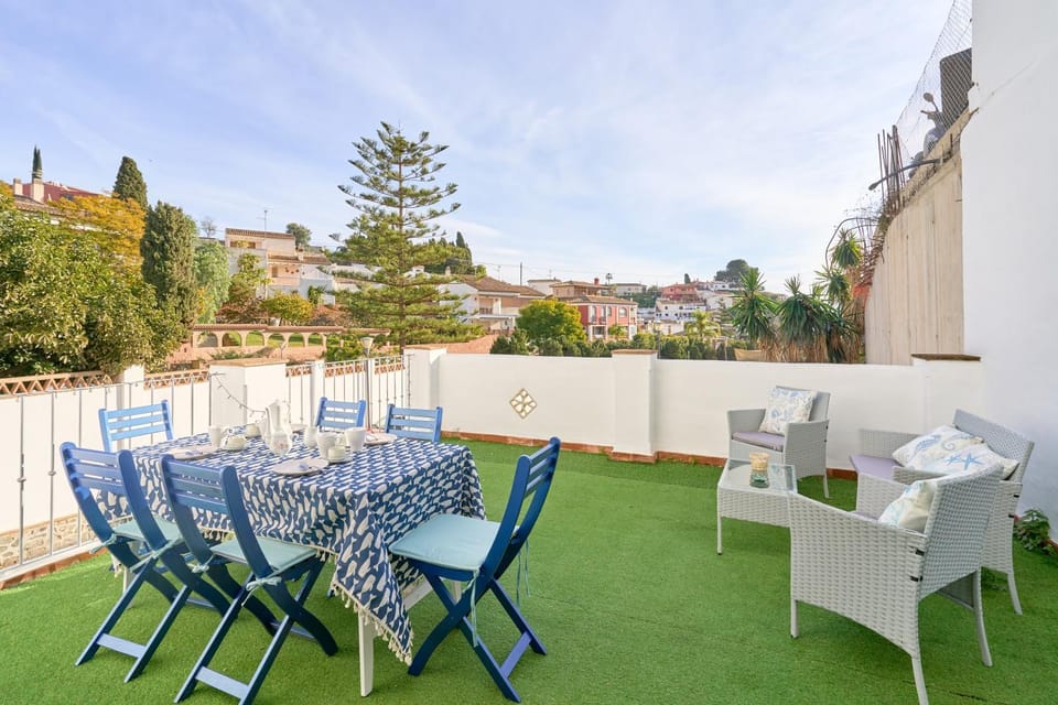 Property building, Balcony/Terrace, Living room