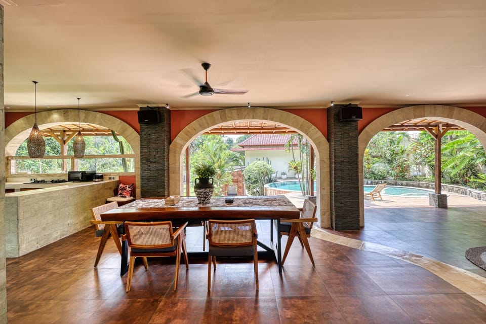 Living room, Dining area, Swimming pool