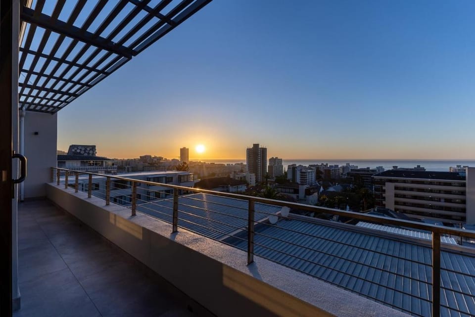 Adorable coastal retreat Apartment in Sea Point