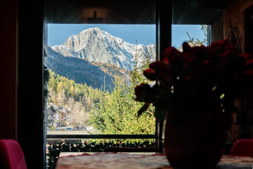 Nearby landmark, Natural landscape, Mountain view