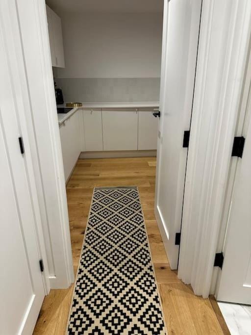 Eastbourne Central Apartment Short and Long Stay welcome Apartment in Eastbourne