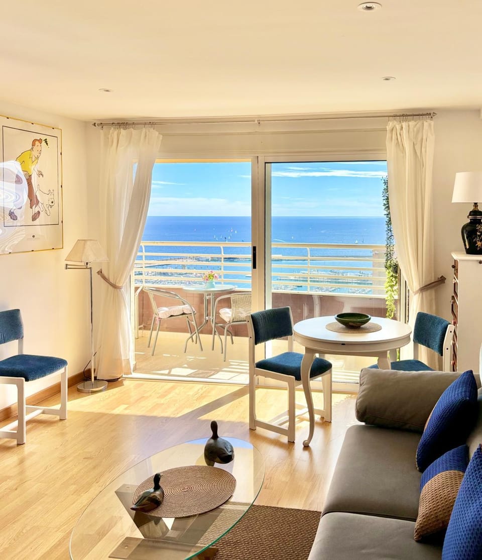 Natural landscape, Living room, Seating area, Dining area, Sea view