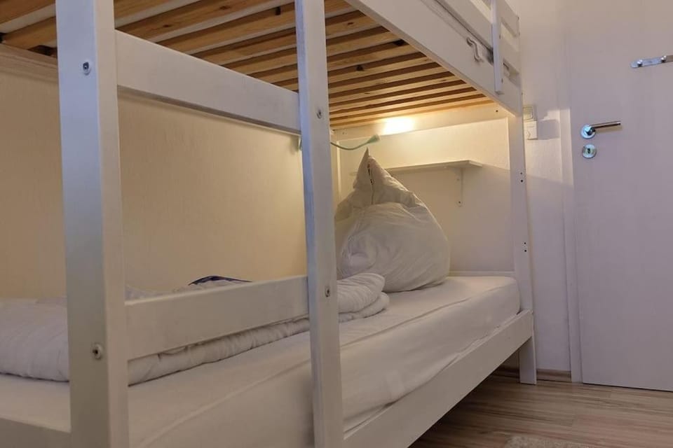 Bedroom, bunk bed