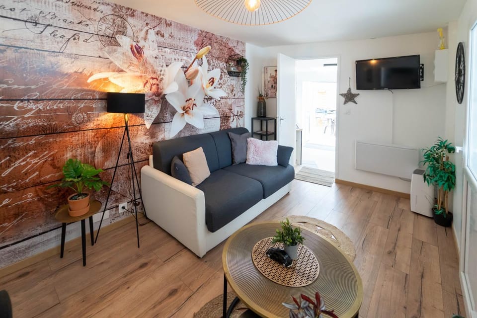 Le Spacieux Appartement Jacuzzi & Terrasse Parking Honfleur 10min plage House in Honfleur
