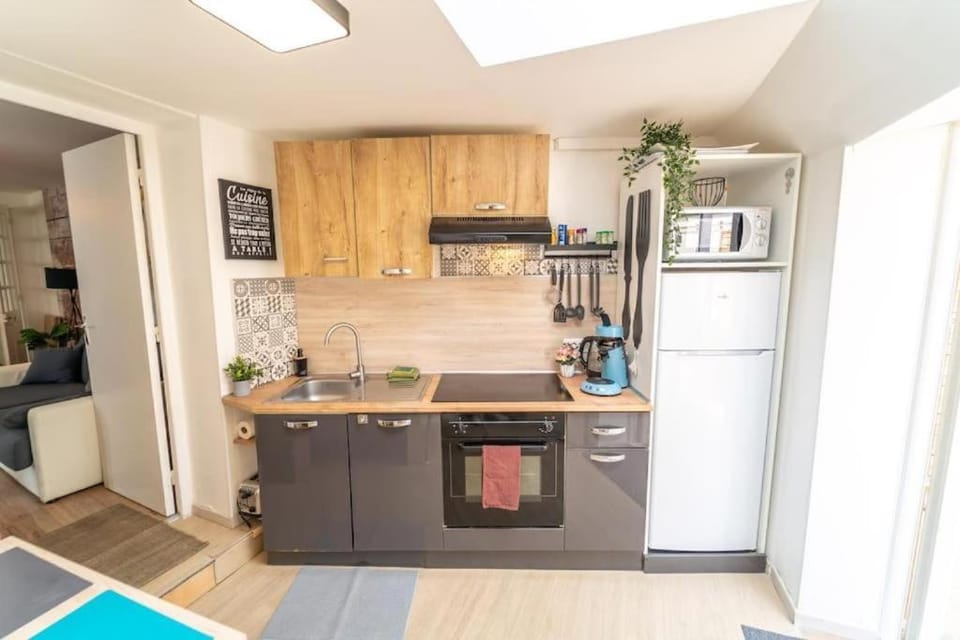 Le Spacieux Appartement Jacuzzi & Terrasse Parking Honfleur 10min plage House in Honfleur