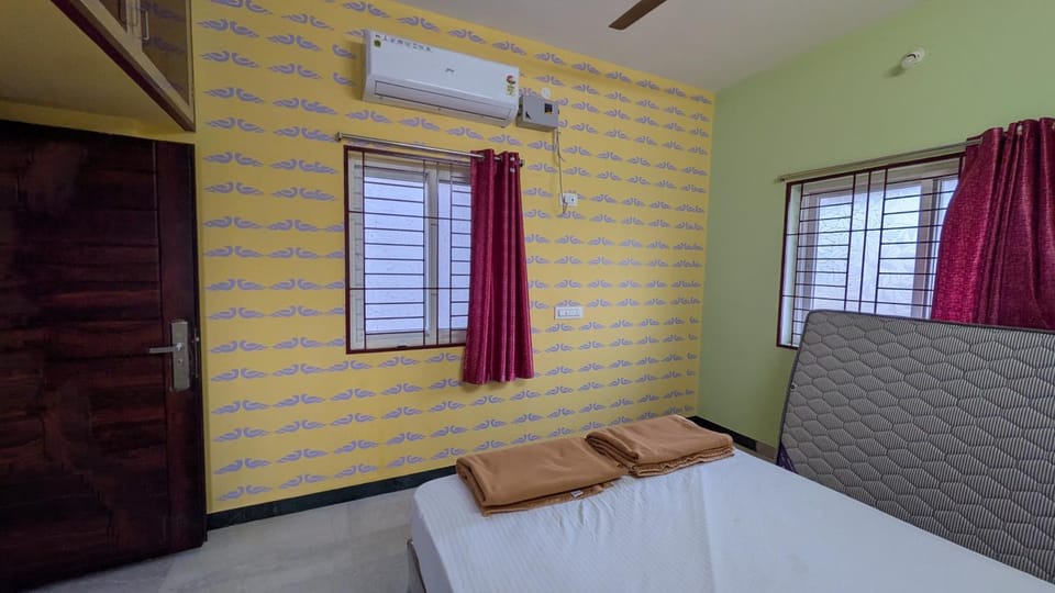 Photo of the whole room, Bedroom, air conditioner