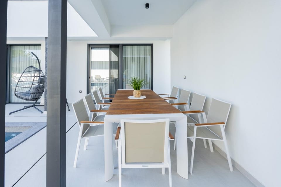 Seating area, Dining area