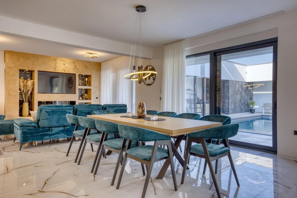 Living room, Seating area, Dining area