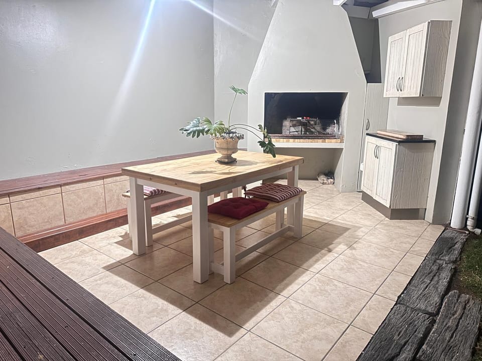 BBQ facilities, Dining area