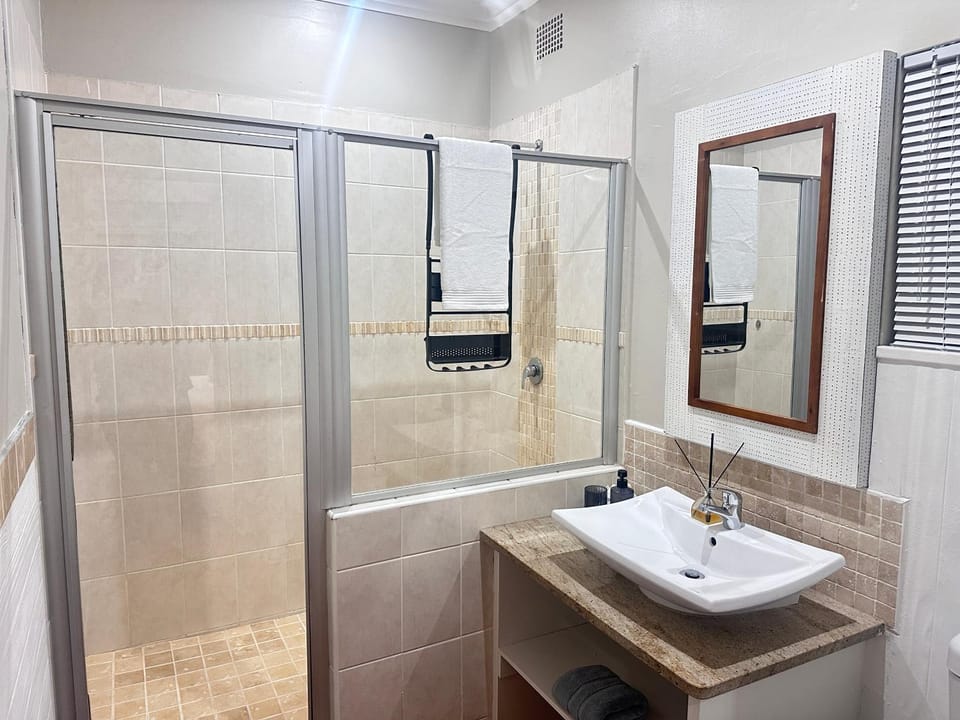 Shower, Bathroom, towels