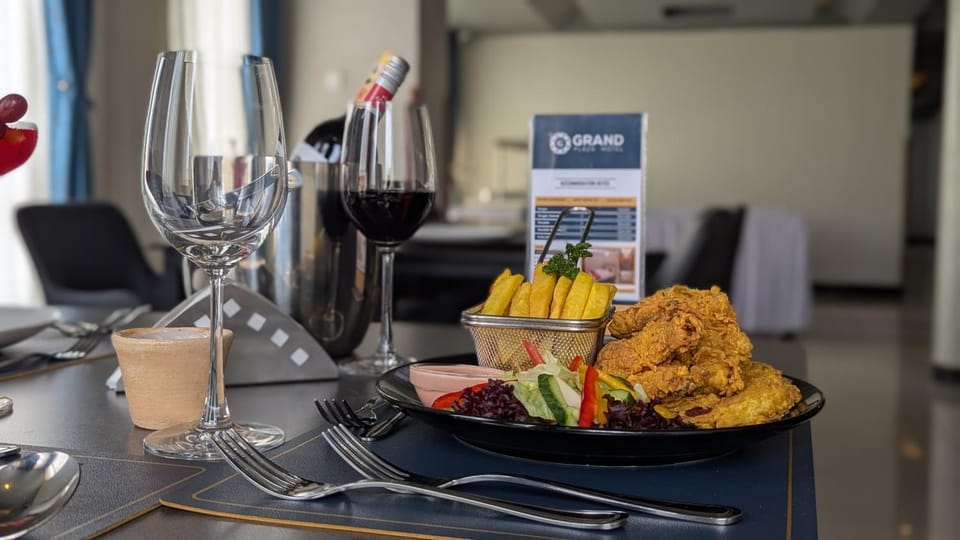 Restaurant/places to eat, Food and drinks, Banquet/Function facilities, Food, Breakfast, Continental breakfast, Dinner, Drinks, Alcoholic drinks