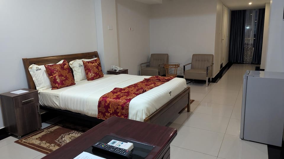Property building, Balcony/Terrace, Bedroom
