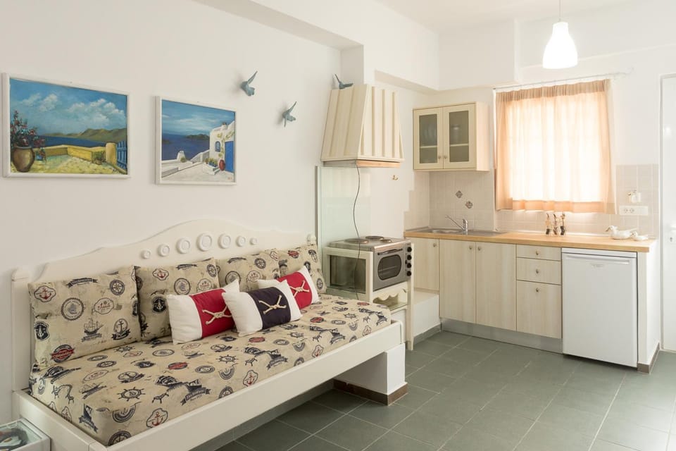 Kitchen or kitchenette, Seating area