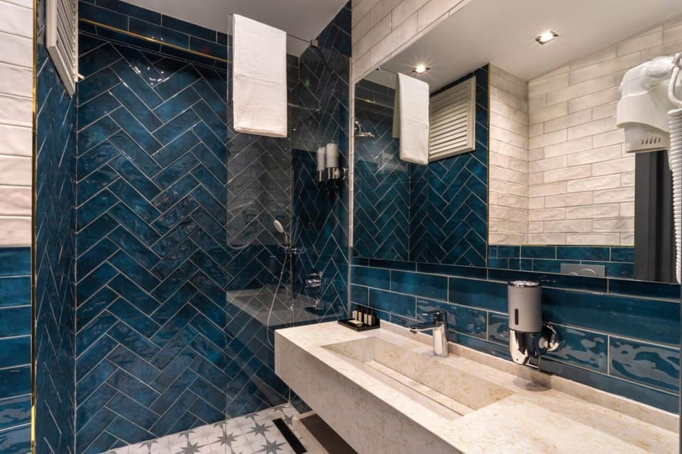 Shower, Toilet, Bathroom, hair dryier