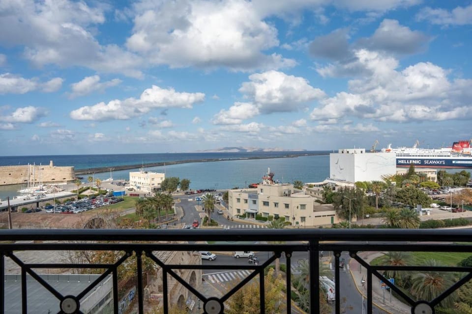 Cozy stylish sea view apartment Apartment in Heraklion