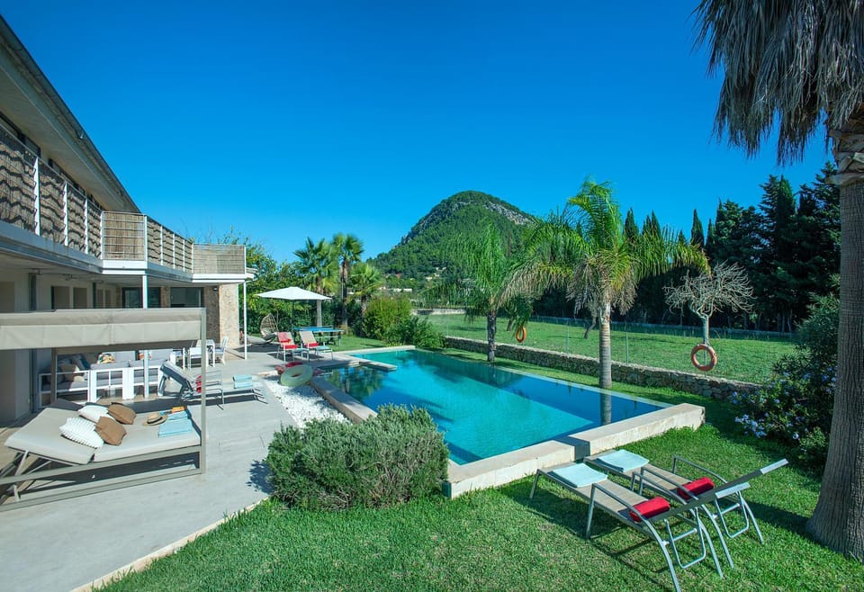 Natural landscape, Garden, Garden view, Mountain view, Pool view, Swimming pool, sunbed