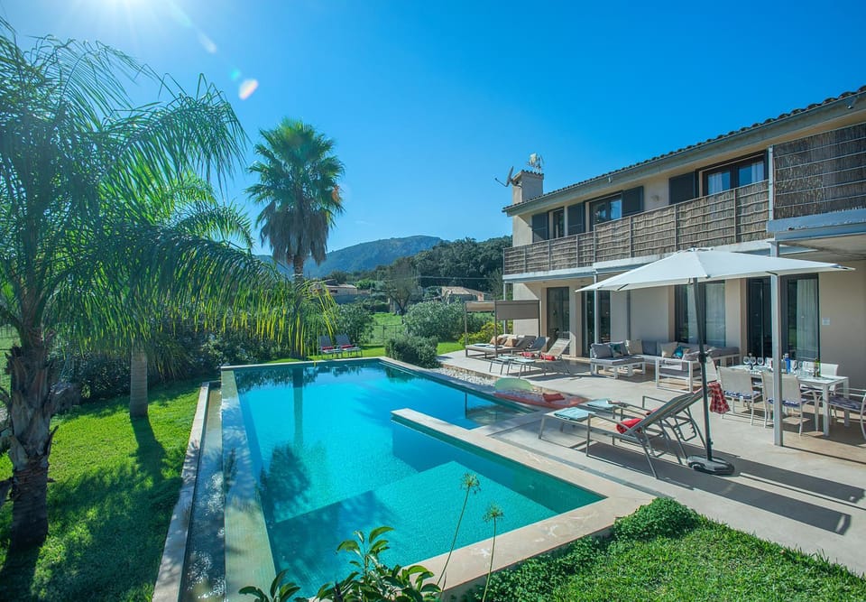 Property building, Garden view, Mountain view, Pool view, Swimming pool, sunbed
