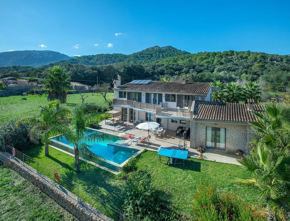 Property building, Natural landscape, Garden, Mountain view, Pool view, Swimming pool, sunbed
