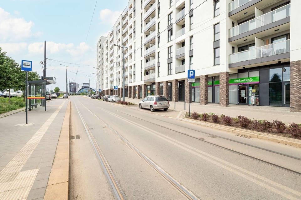 Property building, Day, Neighbourhood, Location