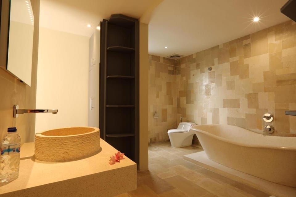 Shower, Toilet, Bathroom, Bath, towels