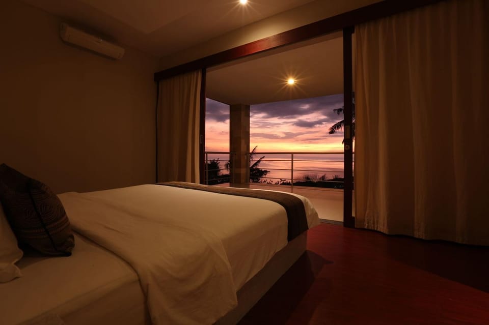 Bed, Photo of the whole room, Bedroom, Garden view