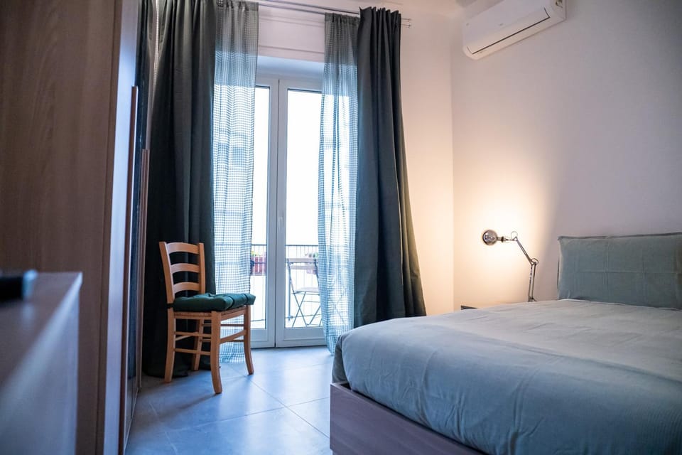 Bed, Photo of the whole room, Bedroom, air conditioner