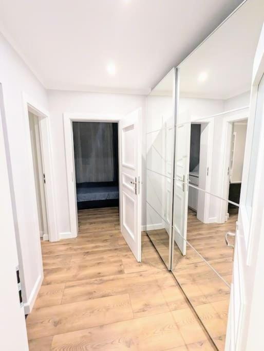 Cozy 2rm Apartment with 2xWorkspace Apartment in Warsaw
