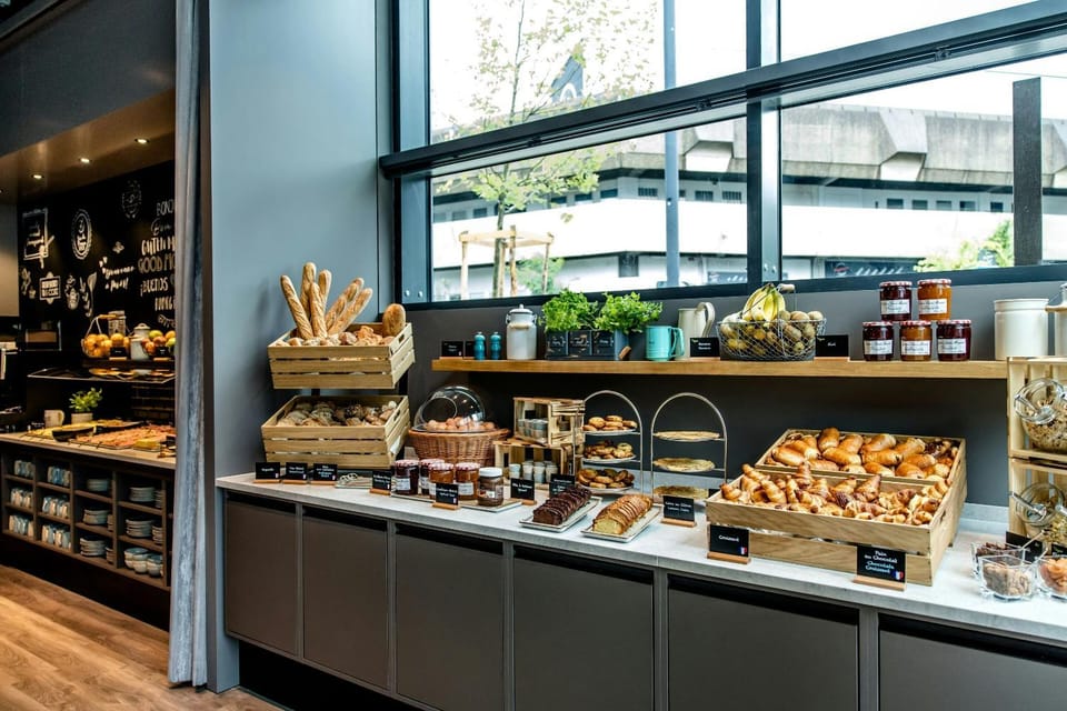 Facade/entrance, Buffet breakfast