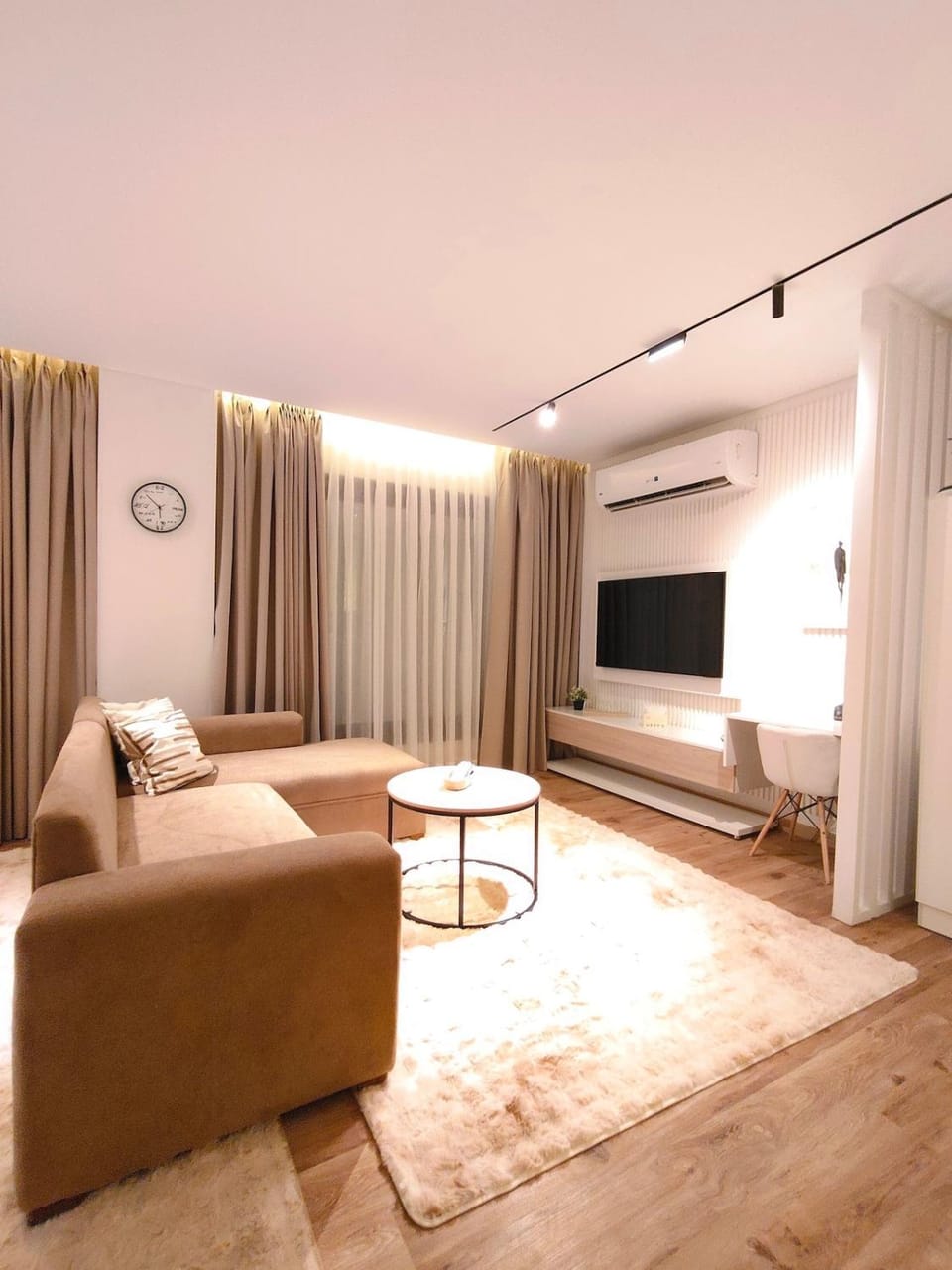TV and multimedia, Living room, Photo of the whole room, Seating area