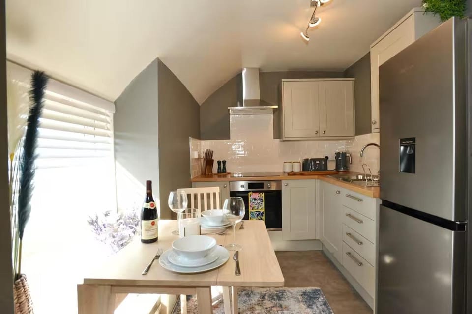 Kitchen or kitchenette, oven, toaster