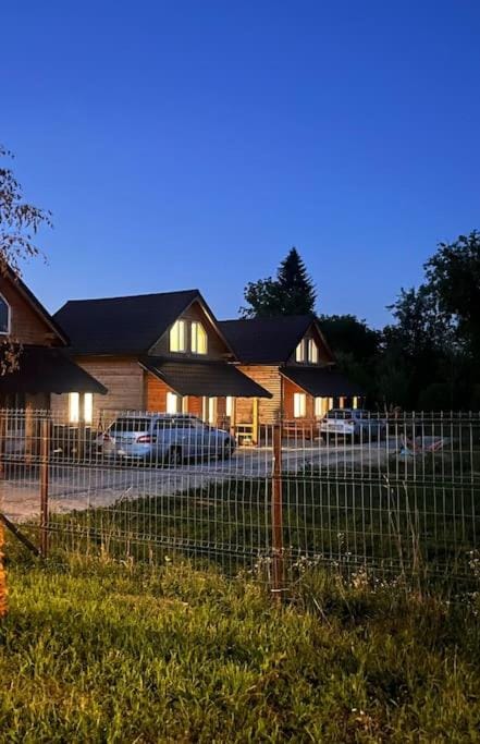 Căsuță la țară - liniște și viață rurală cotidiană House in Romania