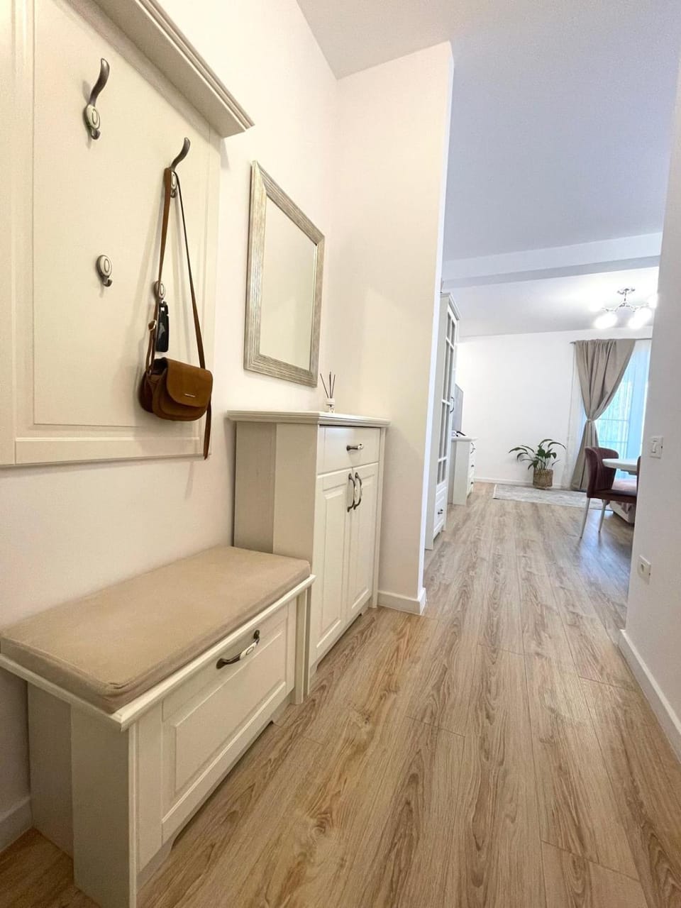 Facade/entrance, wardrobe