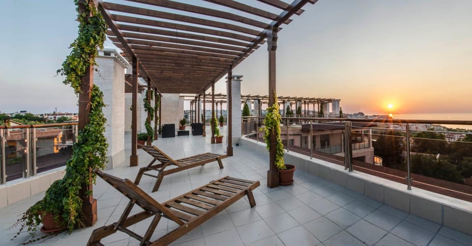 View (from property/room), Balcony/Terrace