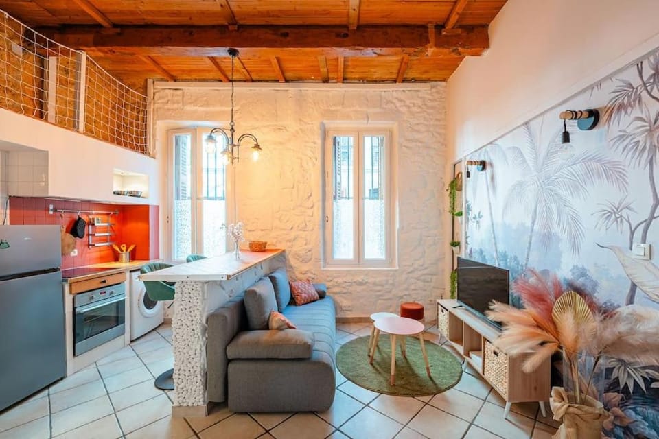 Communal lounge/ TV room, TV and multimedia, Kitchen or kitchenette, Living room, Seating area, Dining area