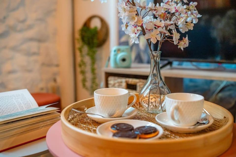 Coffee/tea facilities, Kitchen or kitchenette, Living room, Decorative detail