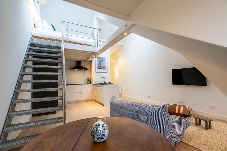 TV and multimedia, Kitchen or kitchenette, Living room, Seating area