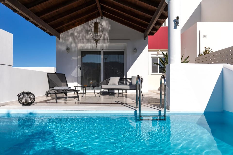 Patio, Pool view, Swimming pool
