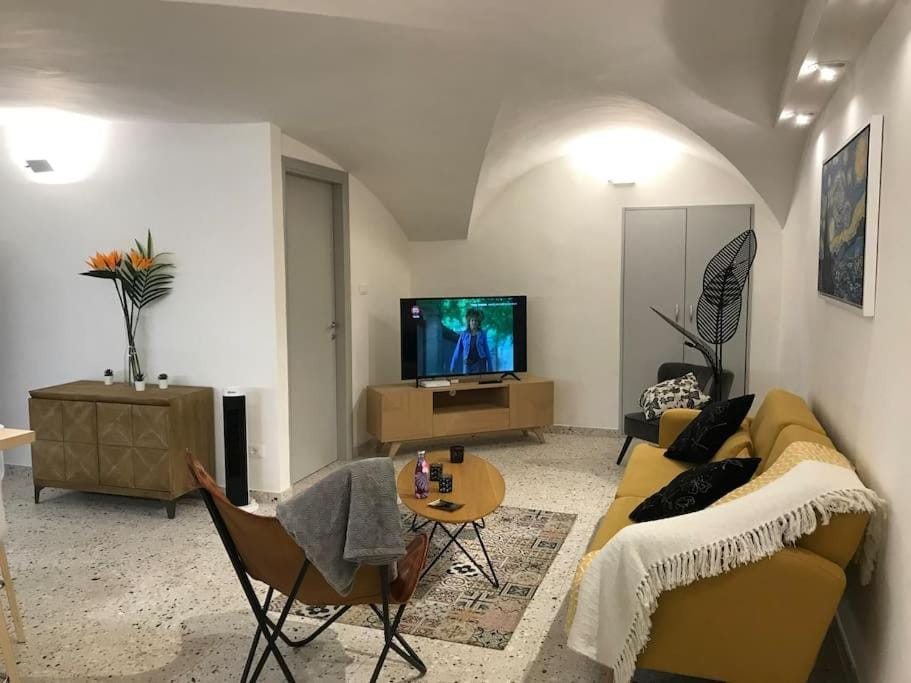 Communal lounge/ TV room, Living room