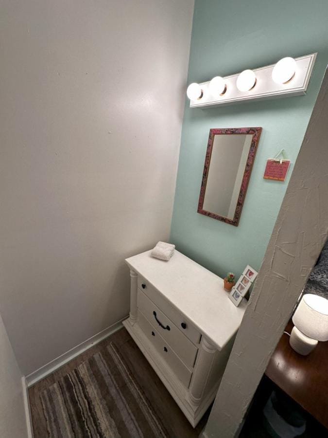 Barb's and Bo's Cozy Home with Office and Covered Parking House in Billings