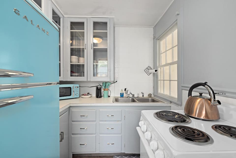 Kitchen or kitchenette, dishwasher, stove, toaster