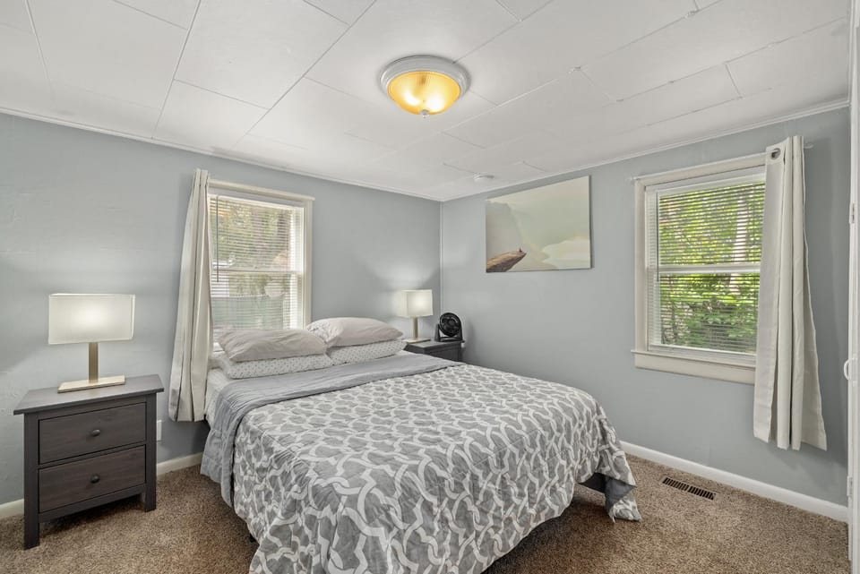 Bed, Photo of the whole room, Bedroom