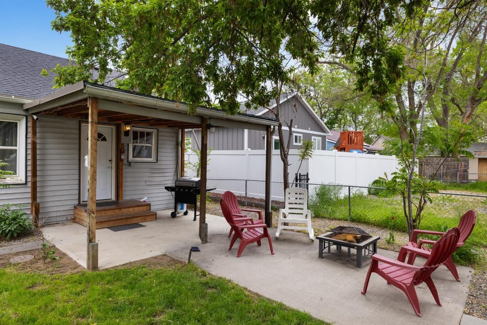 Property building, Patio, Spring, Garden, Garden view